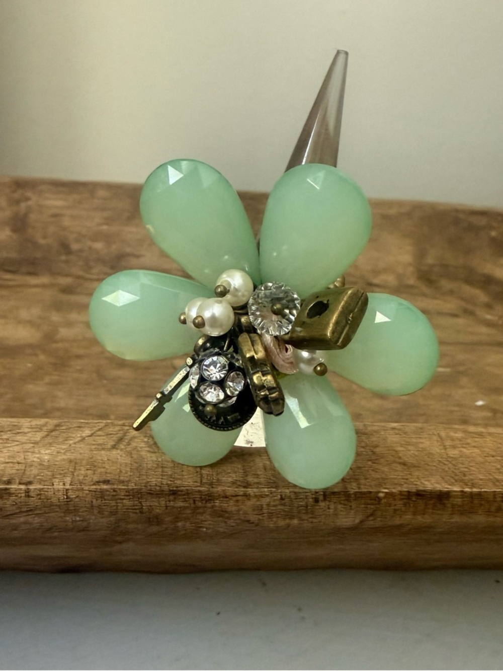 Alice in Wonderland Statement Cocktail Ring - Stretchy Band Seafoam Green/Gold